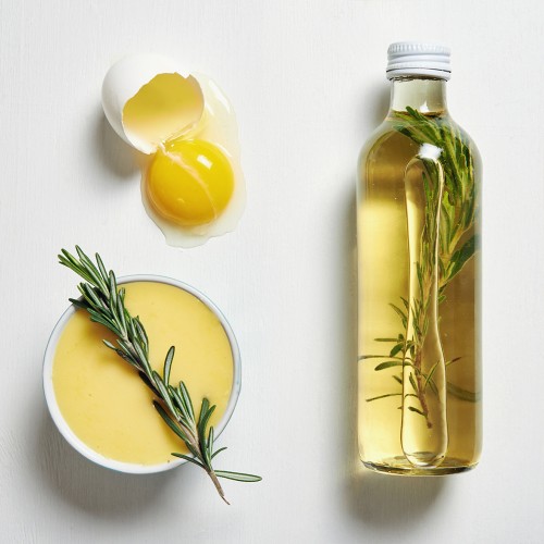 zdjęcie: jajo z oliwą jako składniki maseczki